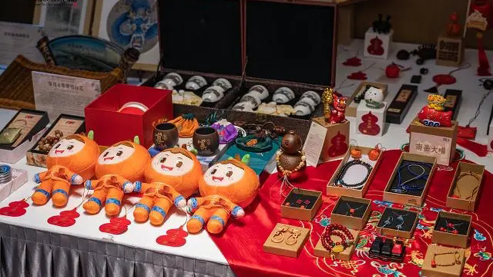 湖南文化旅游走進(jìn)韓國(guó)推介會(huì)現(xiàn)場(chǎng)展品.jpg