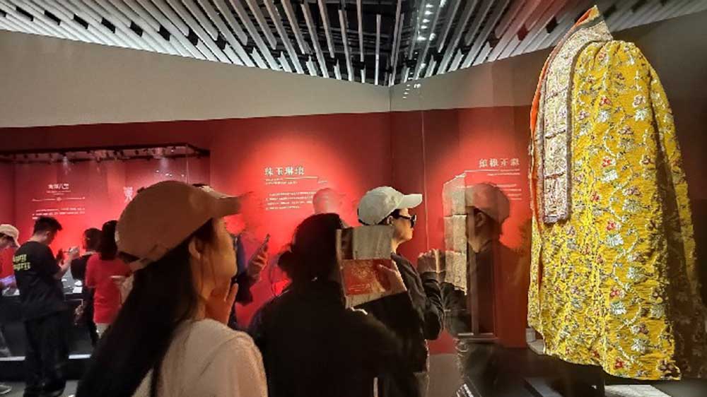三星堆博物館世界文化遺產(chǎn)主題館游客參觀.jpg
